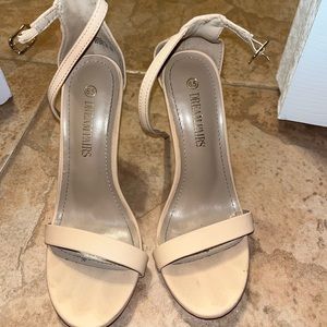 Creme colored DREAMPAIRS heels